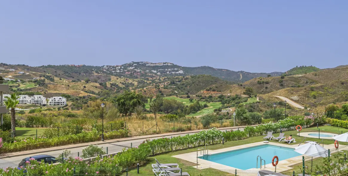 Sale of middle floor apartment in La Cala Golf 2