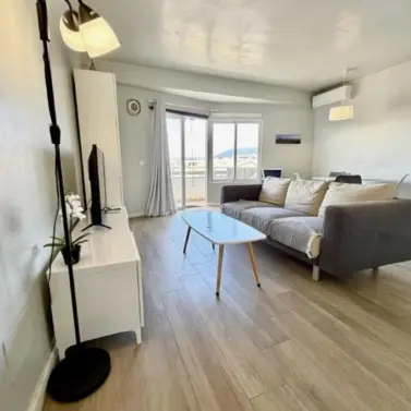 Venta de apartamento en planta media en Marbella