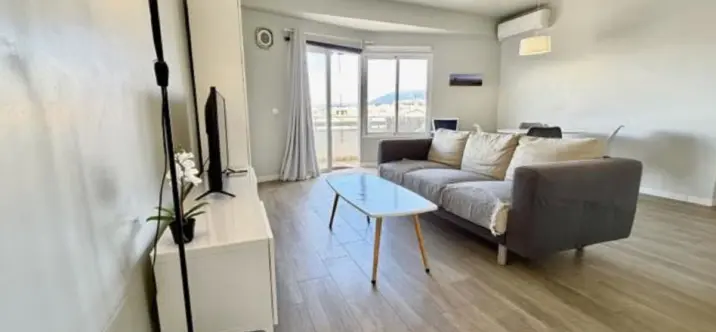 Venta de apartamento en planta media en Marbella 0