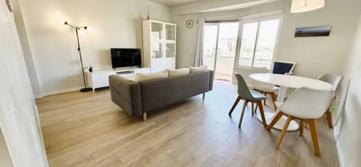 Venta de apartamento en planta media en Marbella 1