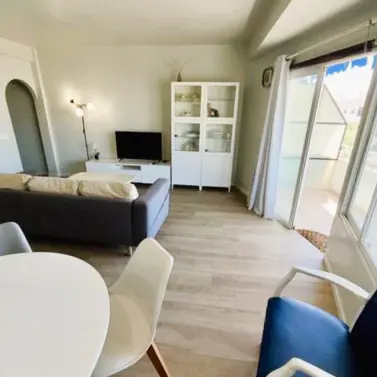 Venta de apartamento en planta media en Marbella