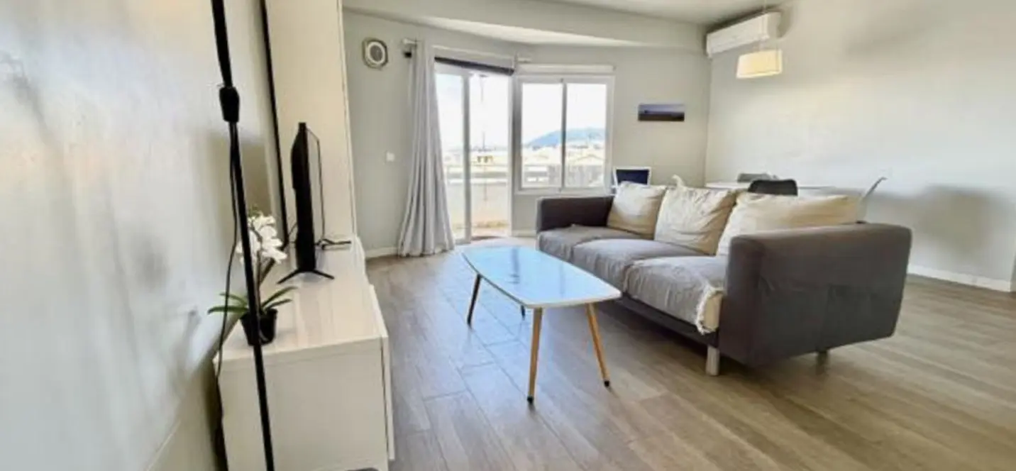 Sale of middle floor apartment in Marbella 0