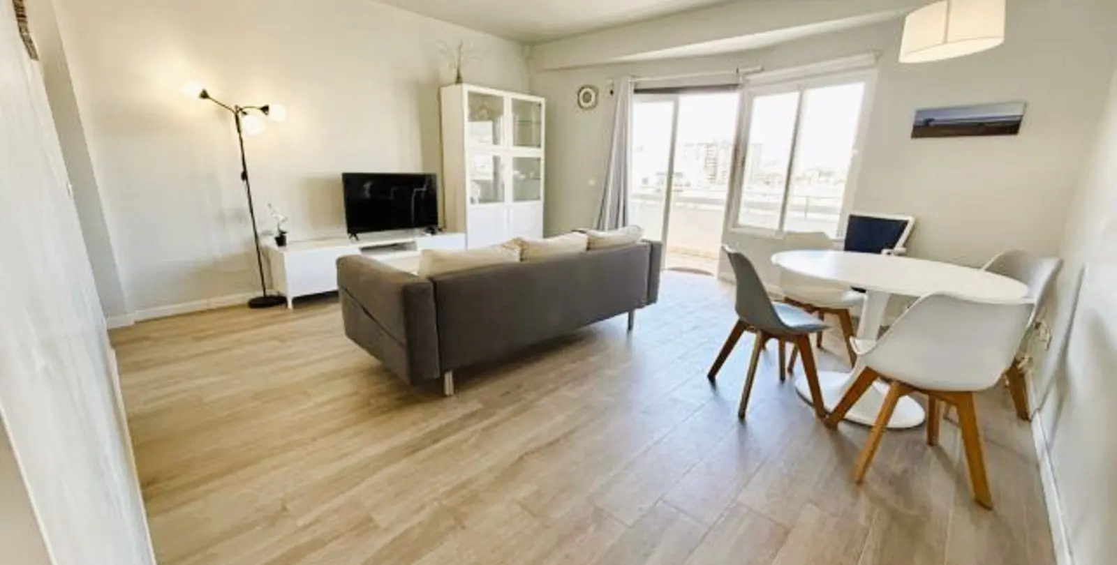 Venta de apartamento en planta media en Marbella 2