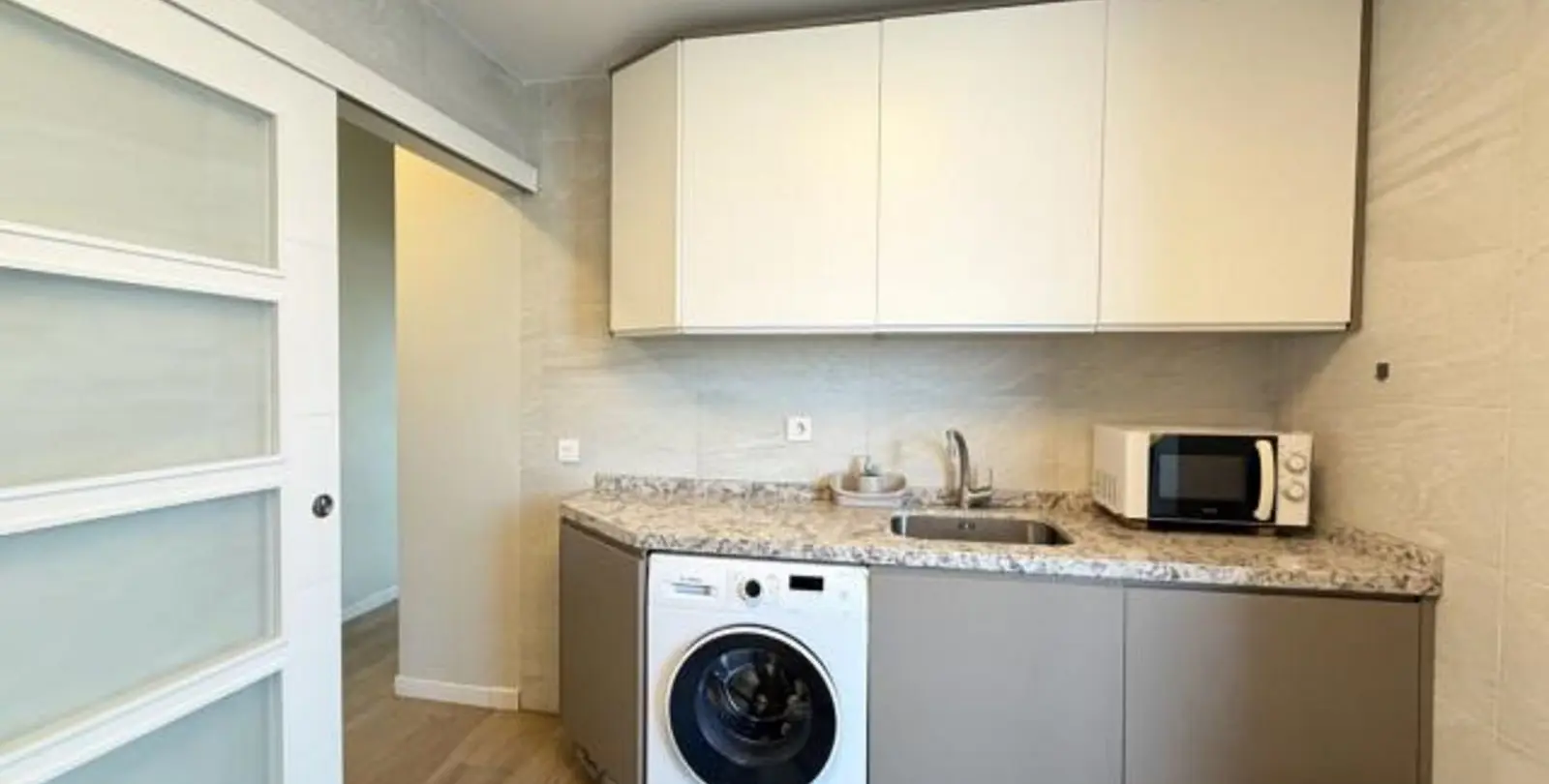 Venta de apartamento en planta media en Marbella 16