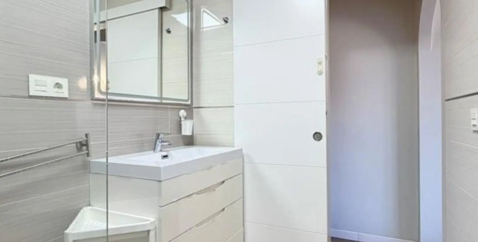 Venta de apartamento en planta media en Marbella 26