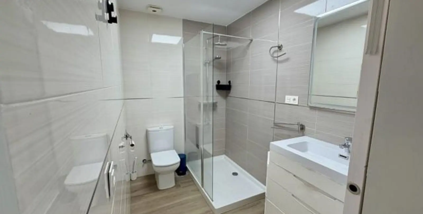Venta de apartamento en planta media en Marbella 27