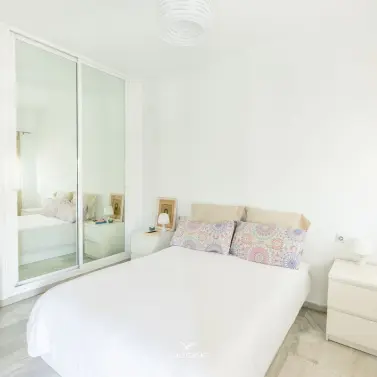 Venta de apartamento en planta media en Marbella