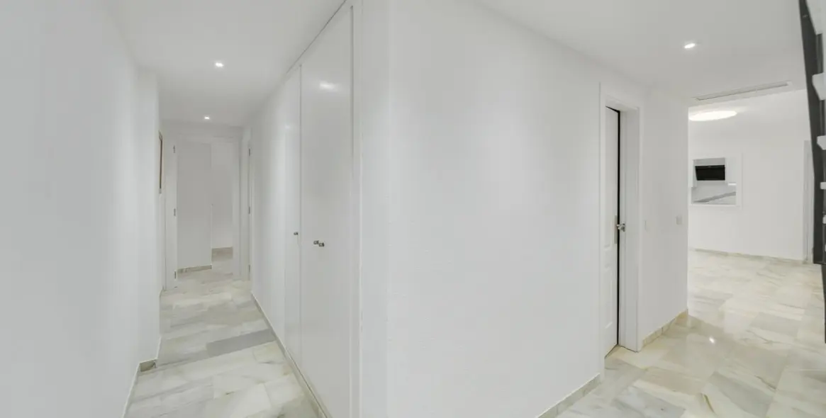 Продажа двухуровневого пентхауса в Benalmadena Costa 10
