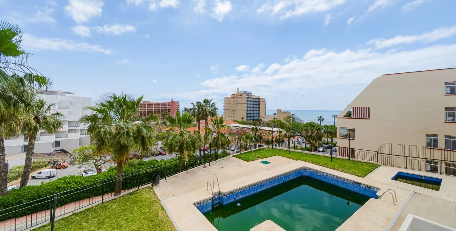 Sale of penthouse duplex in Benalmadena Costa 1