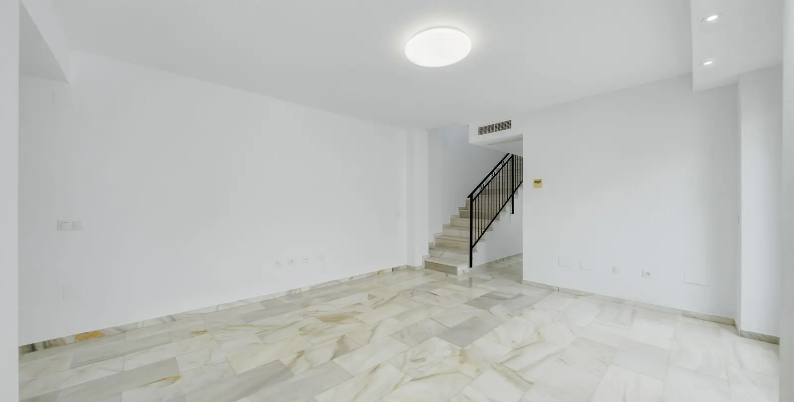 Sale of penthouse duplex in Benalmadena Costa 11