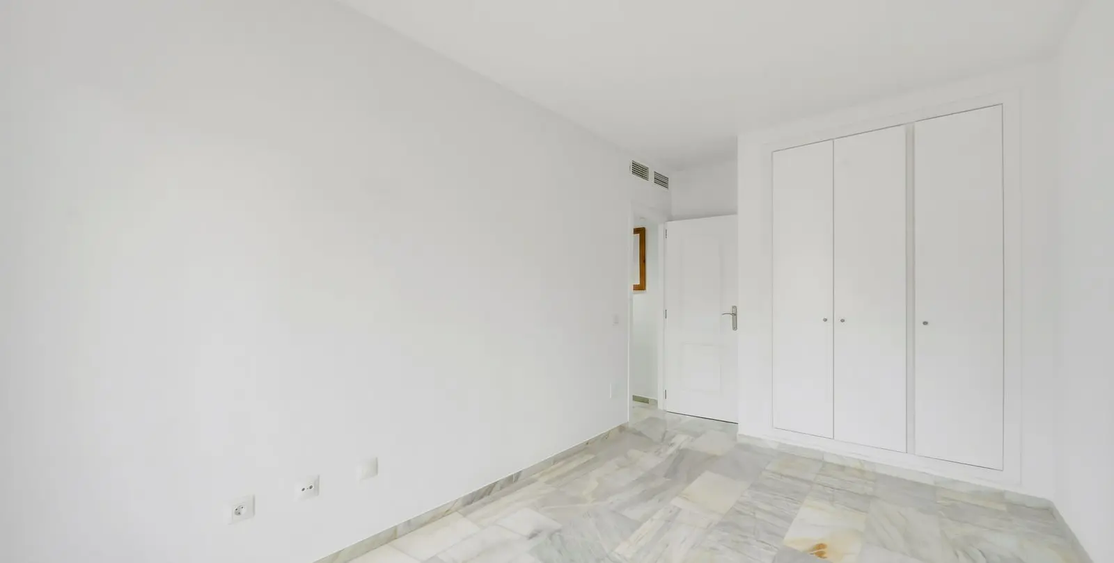 Sale of penthouse duplex in Benalmadena Costa 20