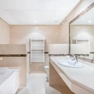 Продажа апартаментов на среднем этаже в Marbella