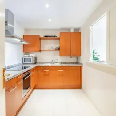 Продажа апартаментов на среднем этаже в Marbella