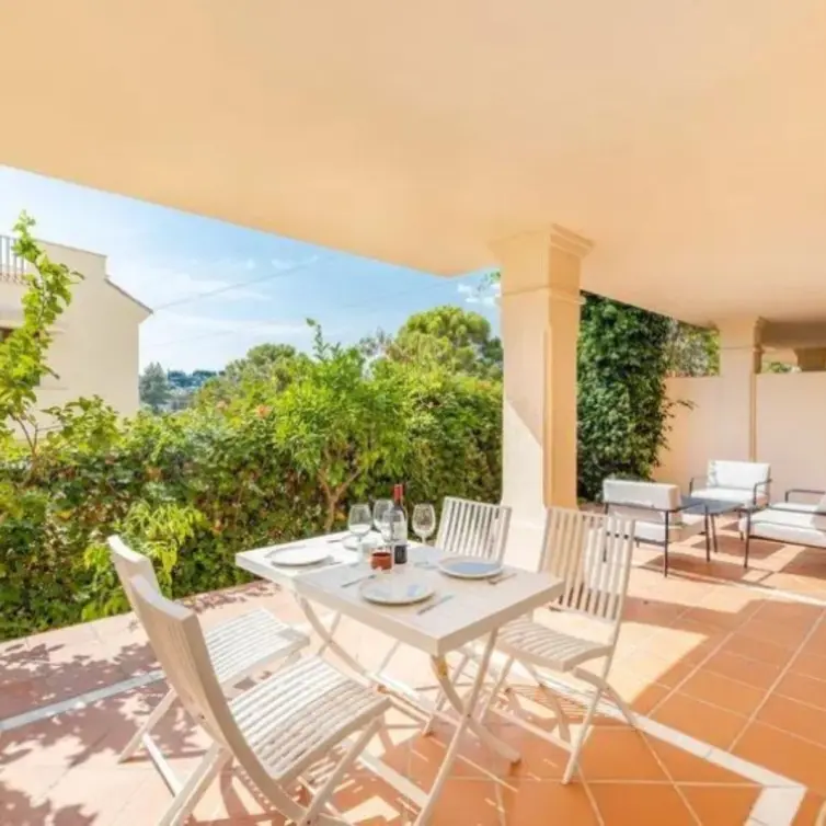 Sale of middle floor apartment in Marbella