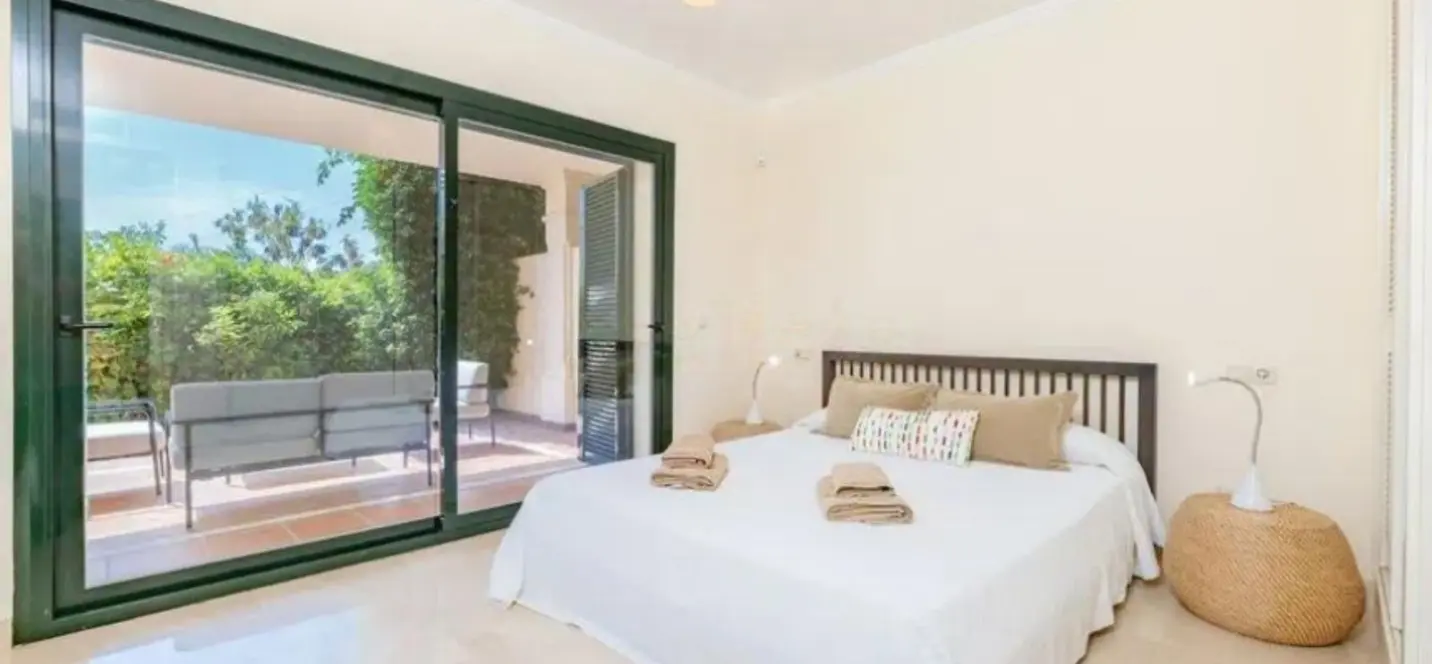 Sale of middle floor apartment in Marbella 1