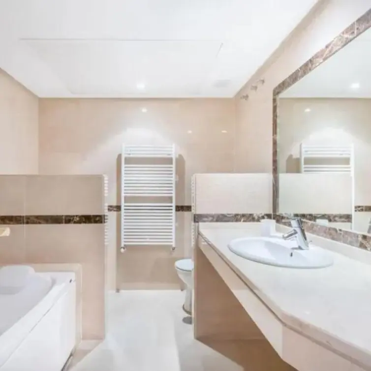 Sale of middle floor apartment in Marbella