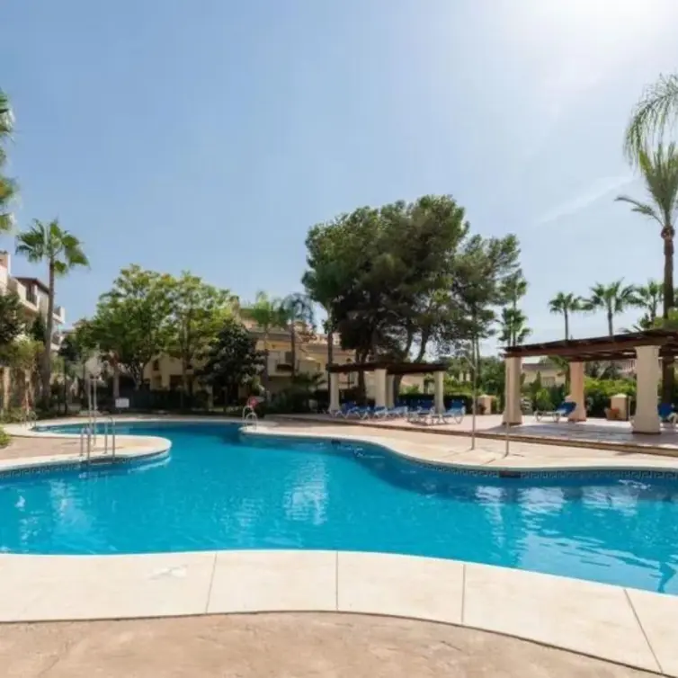 Sale of middle floor apartment in Marbella