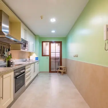 Sale of middle floor apartment in Benahavís