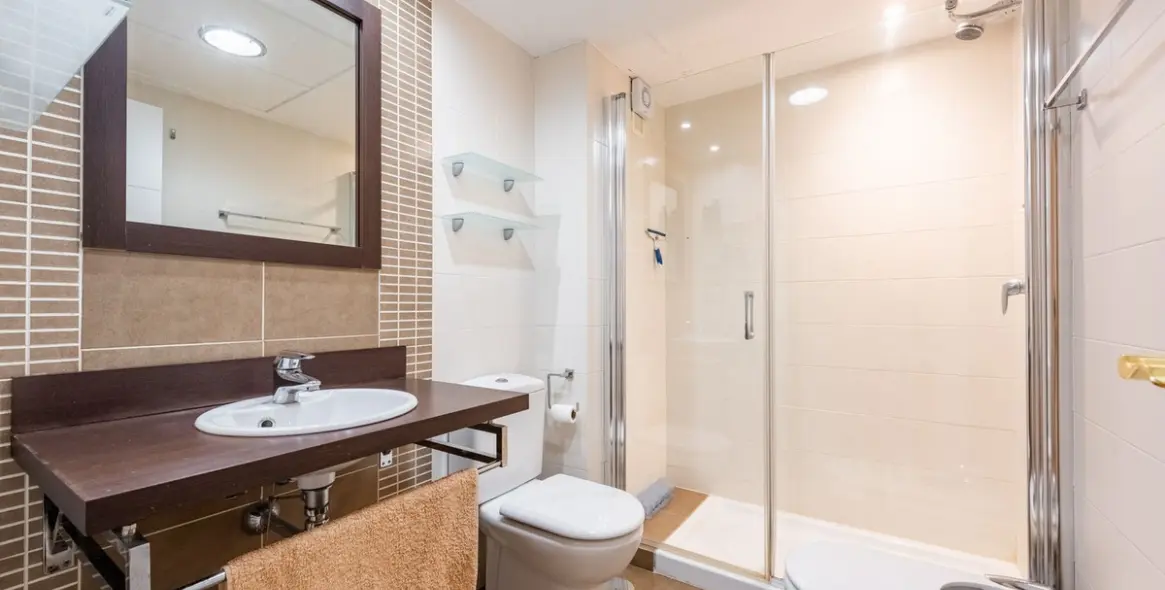 Sale of middle floor apartment in Benahavís 11