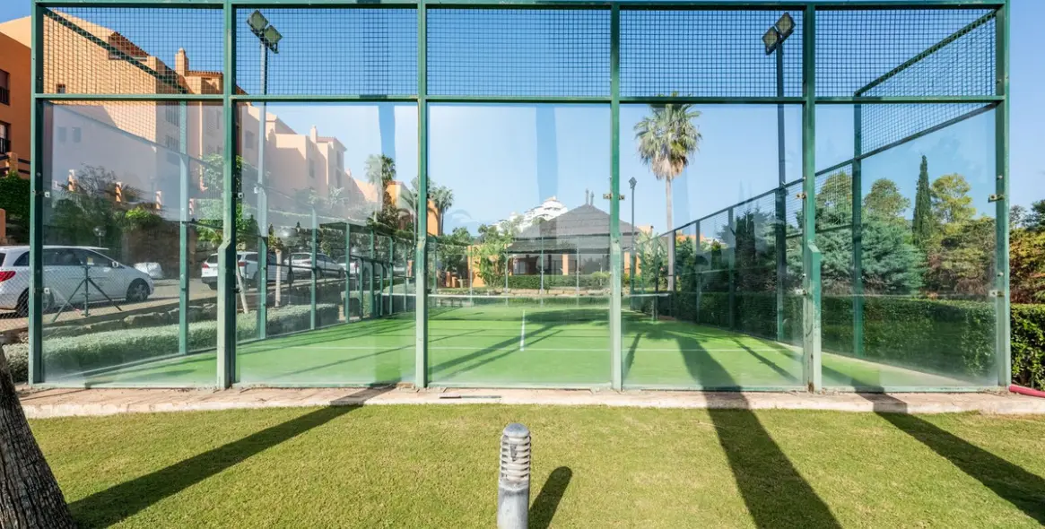 Sale of middle floor apartment in Benahavís 14