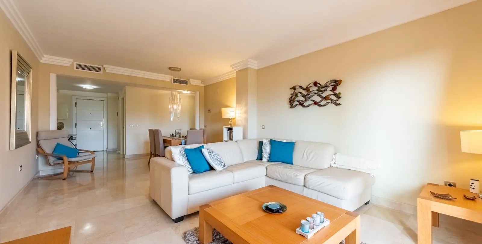 Sale of middle floor apartment in Benahavís 4
