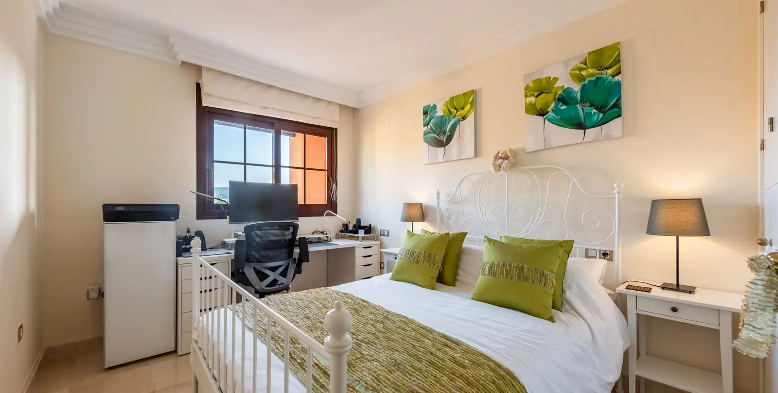 Sale of middle floor apartment in Benahavís 7