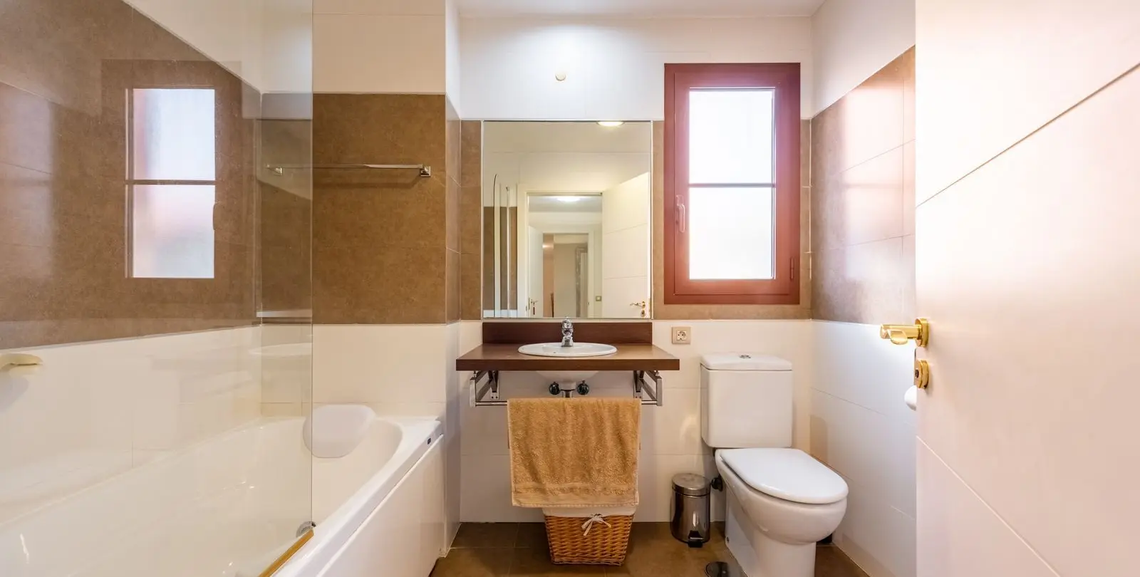Sale of middle floor apartment in Benahavís 10