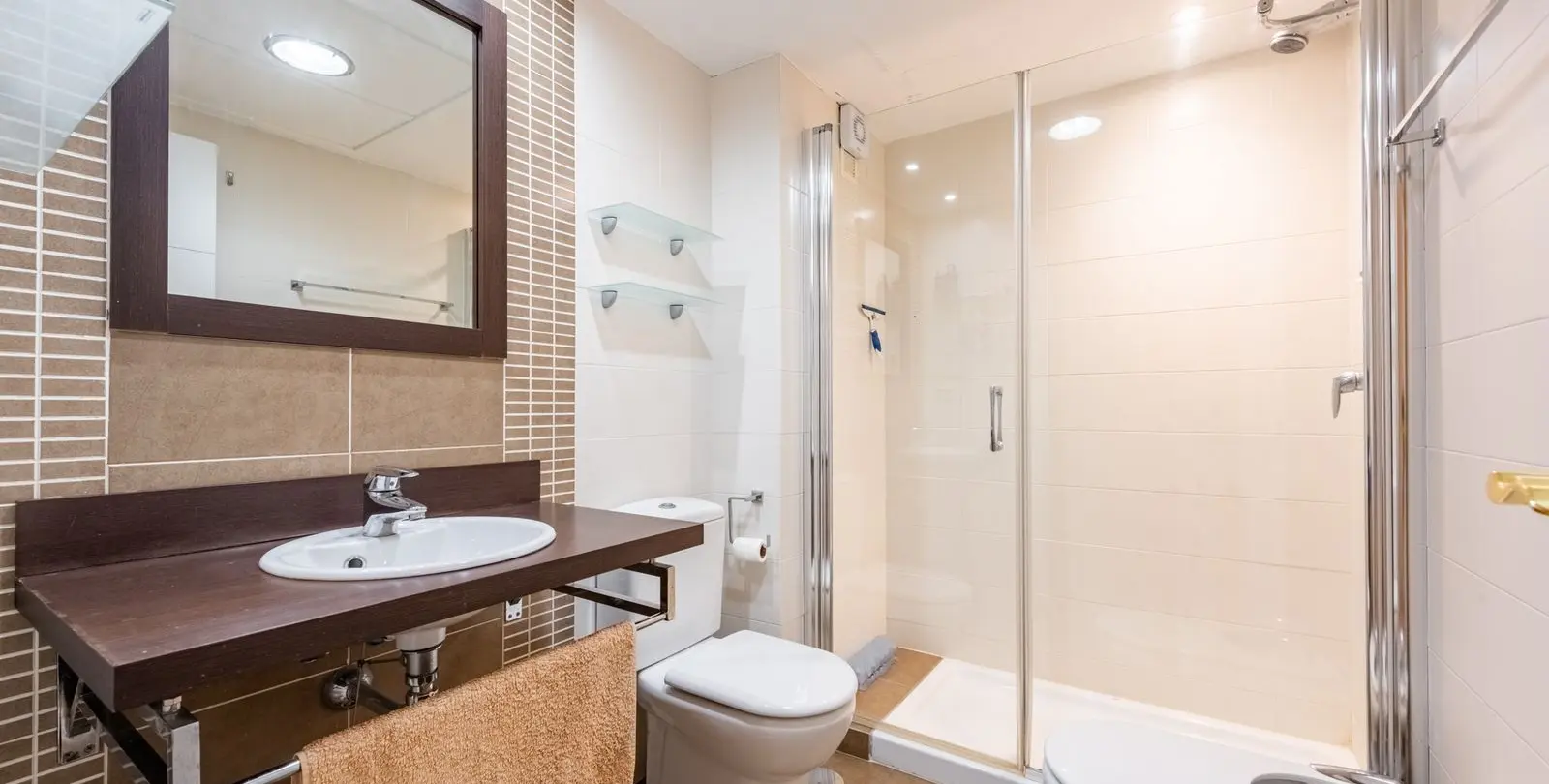 Sale of middle floor apartment in Benahavís 11