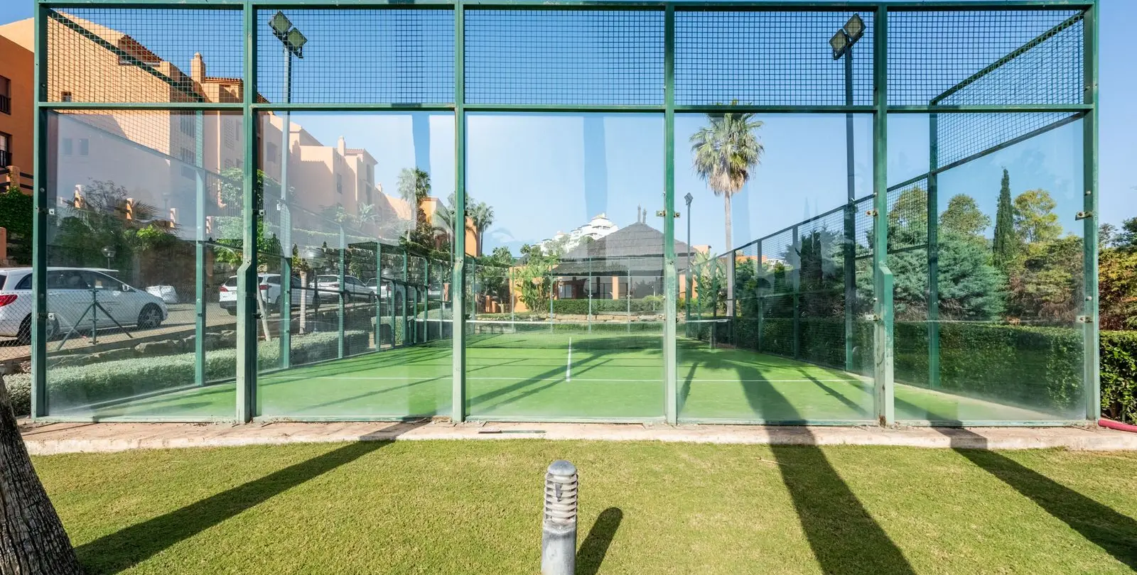 Sale of middle floor apartment in Benahavís 14
