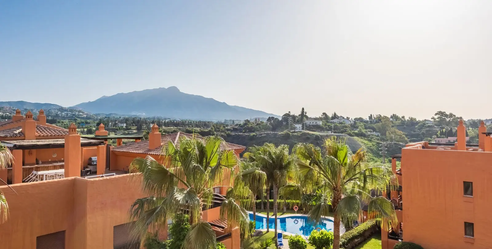 Sale of middle floor apartment in Benahavís 20