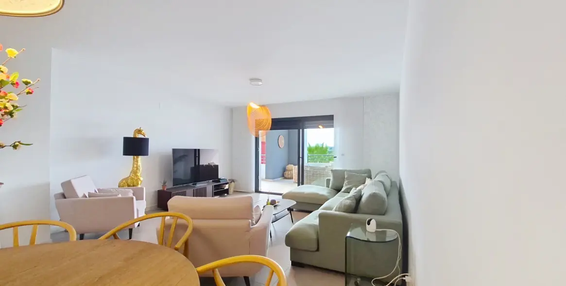 Продажа апартаментов на среднем этаже в Casares 8
