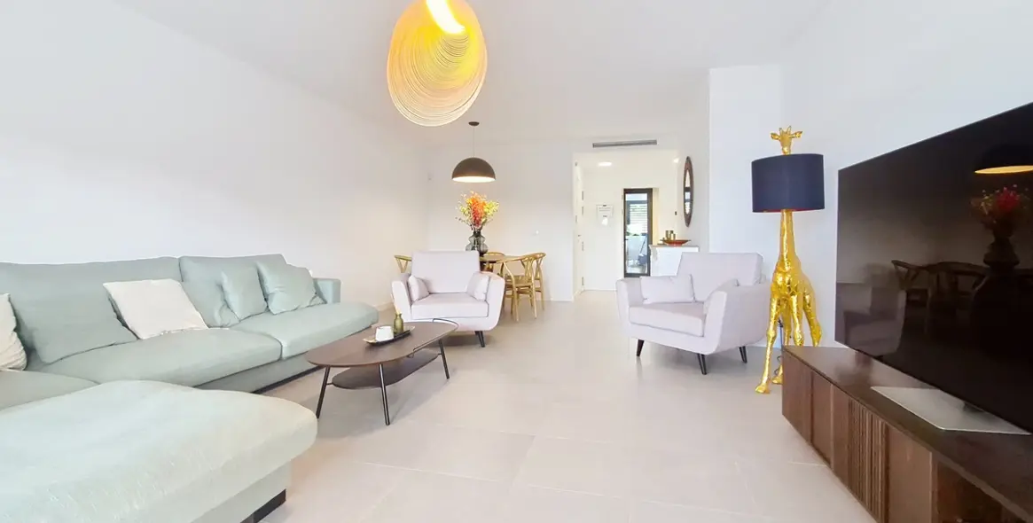 Продажа апартаментов на среднем этаже в Casares 11