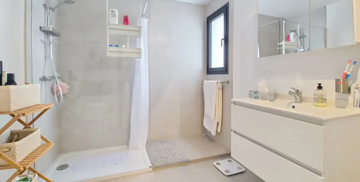 Продажа апартаментов на среднем этаже в Casares 17
