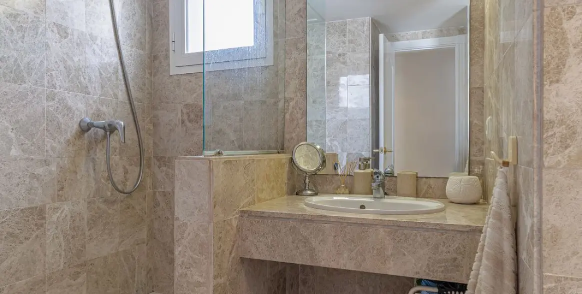 Sale of penthouse duplex in Marbella 11