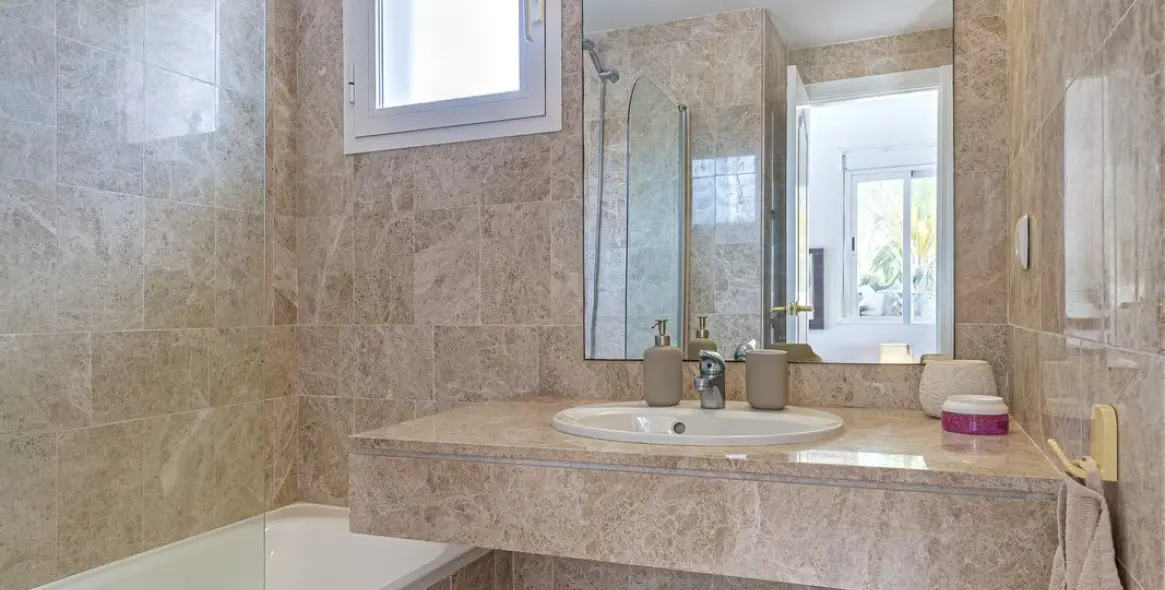Sale of penthouse duplex in Marbella 17