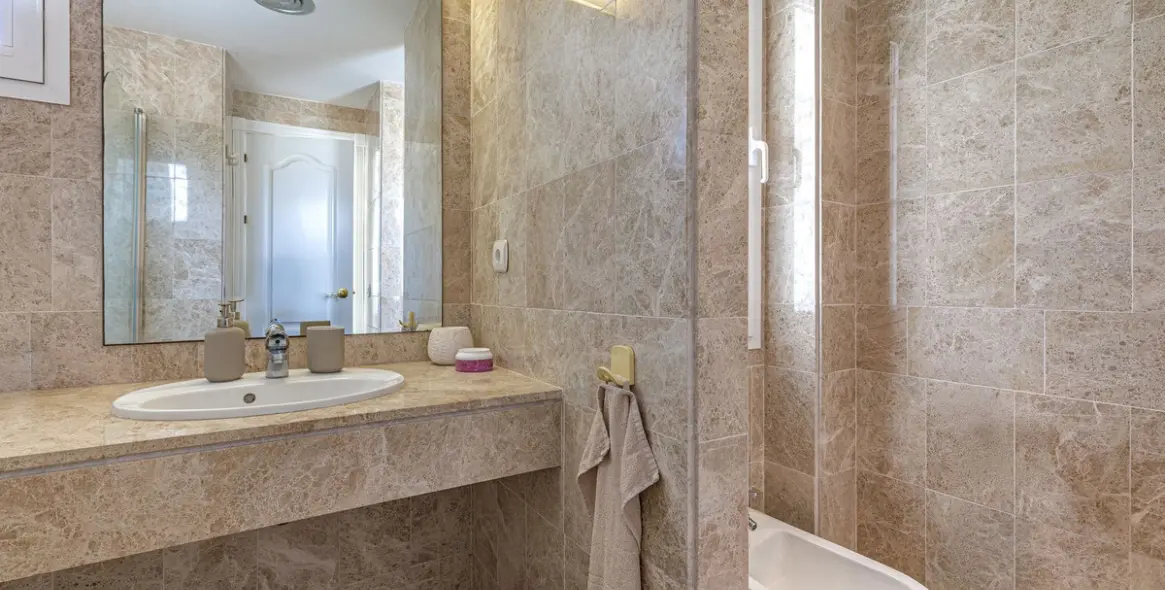 Sale of penthouse duplex in Marbella 18