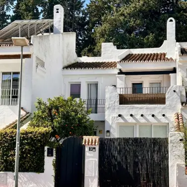Sale of townhouse in Nueva Andalucía