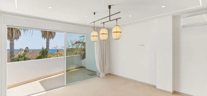 Sale of townhouse in Altos de los Monteros 2