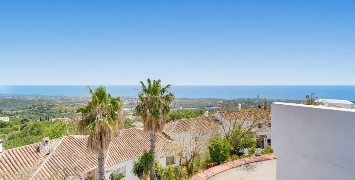 Sale of townhouse in Altos de los Monteros 4