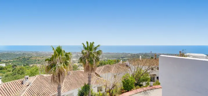 Sale of townhouse in Altos de los Monteros 3