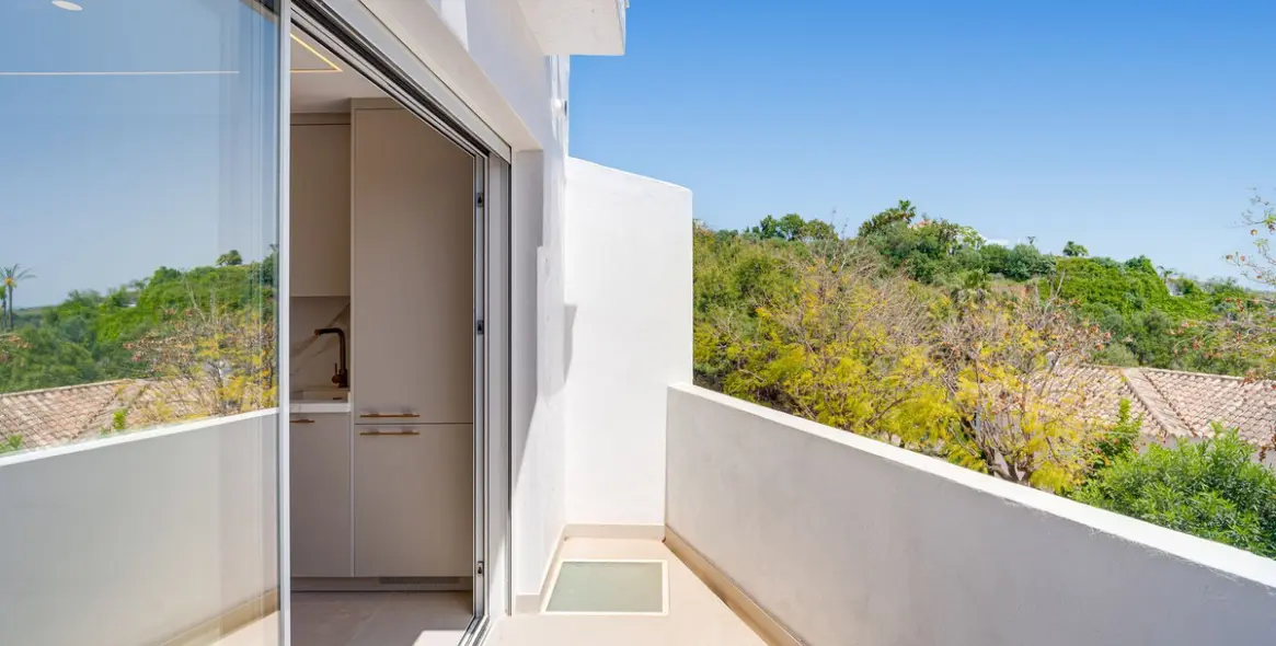 Sale of townhouse in Altos de los Monteros 9