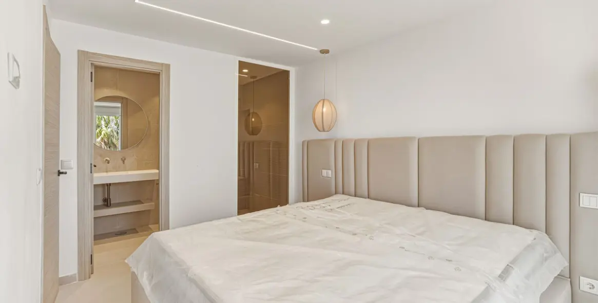 Sale of townhouse in Altos de los Monteros 15