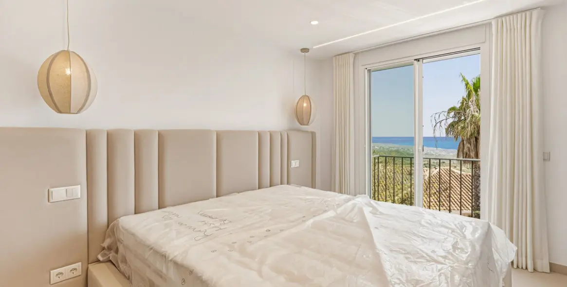 Sale of townhouse in Altos de los Monteros 16