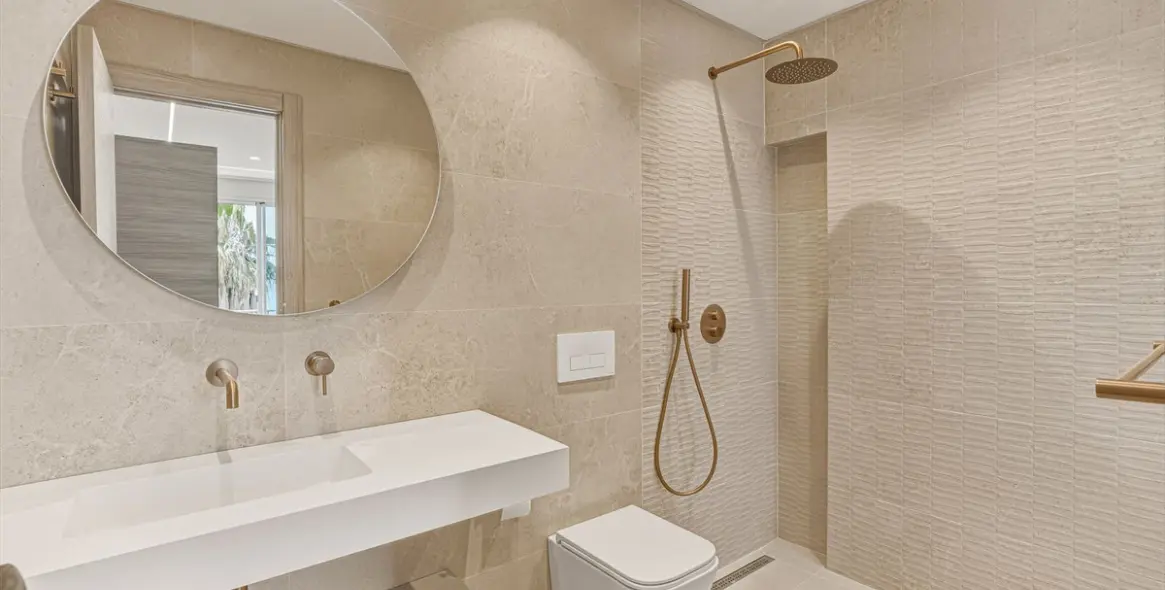 Sale of townhouse in Altos de los Monteros 17