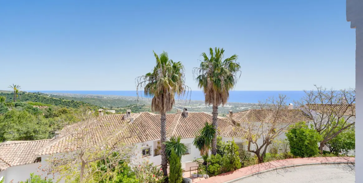 Sale of townhouse in Altos de los Monteros 20