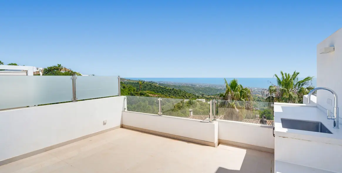 Sale of townhouse in Altos de los Monteros 25