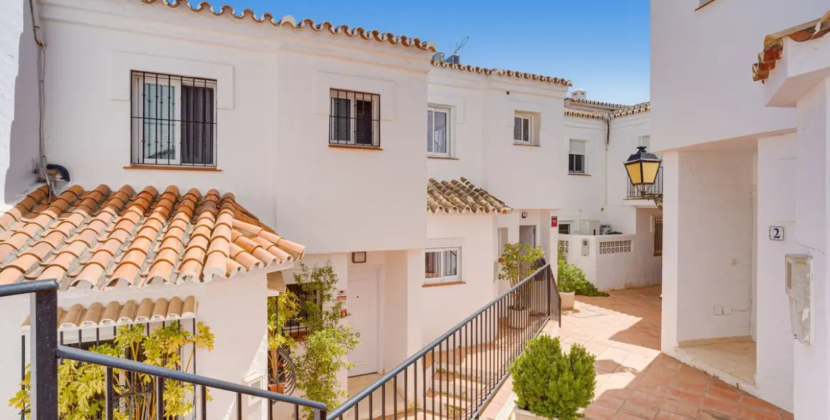 Sale of townhouse in Altos de los Monteros 29