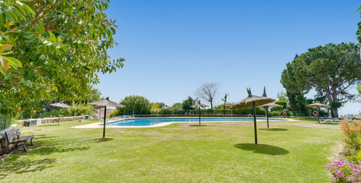 Sale of townhouse in Altos de los Monteros 33