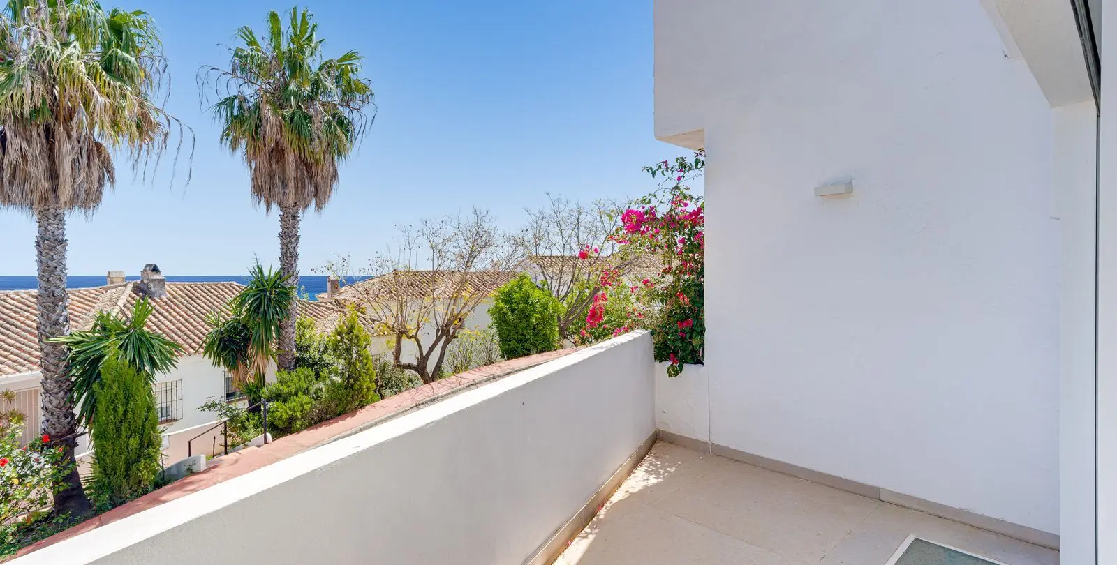 Sale of townhouse in Altos de los Monteros 8