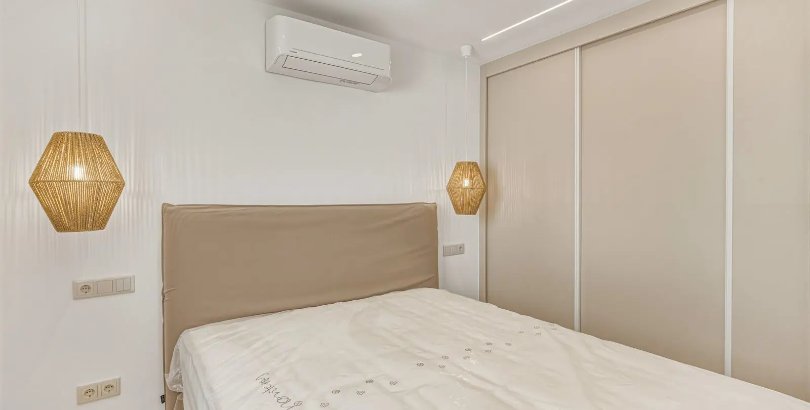 Sale of townhouse in Altos de los Monteros 23